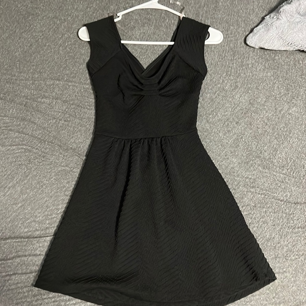 En Crème Short Black Dress